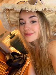 Tessa Fields (@UhTessa)