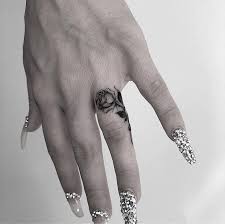 Rose Tattoo On Finger Finger Rose Smalltattooonfinger Tattoo Pretty Hand Tattoos Hand Tattoos Finger Rose Tattoo