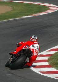 Bayliss Guides His Desmosedici Through A Catalunya Chicane Motogp 2003 Crash Net Motogp Sport Motorcycle Moto Ducati