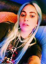 Lady gaga debuted a new, almost periwinkle hair color on the 2019 golden globes red carpet that offset the soft tone of her custom valentino gown. Lady Gaga Appears To Channel Billie Eilish In Blue Hair And Bling As She Unwinds Aktuelle Boulevard Nachrichten Und Fotogalerien Zu Stars Sternchen