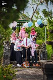 Pengambilan foto buku tahunan sekolah juga bisa dilakukan di sekolah sehingga kita tidak perlu mencari tempat lagi dan mengurus ijinnya. Buku Tahunan Jogja Best Friend Forever Tema Albumbiru Yearbook