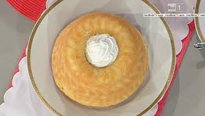 Sfornateli, lasciateli raffreddare e imbeveteli nella bagna che avete preparato in precedenza. La Prova Del Cuoco Ricetta Baba Al Limoncello Di Anna Moroni