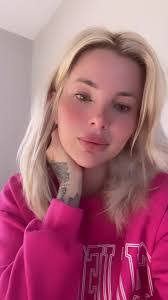 Jessica Brum's Instagram, Twitter & Facebook