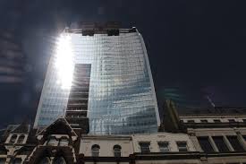 Walkie talkie skyscraper blamed for creating wind tunnel on the street. What S Behind The Walkie Talkie Death Ray