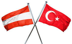 Het basisontwerp van de vlag is een driekleur bestaande uit drie horizontale banden in de kleuren groen (boven), wit en rood. Tunesie Vlag Gecombineerd Met Een Vlag Van Turkije Royalty Vrije Foto Plaatjes Beelden En Stock Fotografie Image 56727858