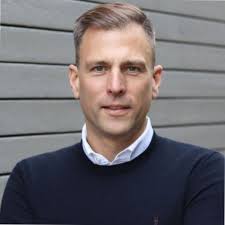 Daniel Vesper's Instagram, Twitter & Facebook