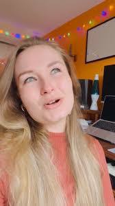 Aileen Sweeney's Instagram, Twitter & Facebook