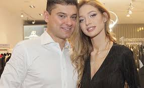 Articole publicate cu eticheta laura dinca. Laura Dinca Varsta Laura Dinca Si Cristian Boureanu Next Top Model Instagram Poze Rochii Click