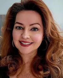 Karen Thibault's Instagram, Twitter & Facebook