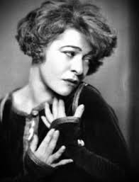 Alla Nazimoa was bisexual. Following are a list of her marriages, and  lovers including her affair with Paul Ivano.💞