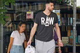 Ασχολήθηκε με τον αθλητισμό και με τη. Poy Entopise O Fwtografikos Mas Fako Ton Giwrgo Papagiannh