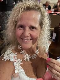 Robin Hoey's Instagram, Twitter & Facebook