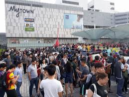 We're aim to provide one stop solution & helpful service to our valued customer for both hardware & software of apple products included : Switch Apple Warehouse Sale Shuts Its Doors Over Security Concerns With Crowds Coconuts Kl