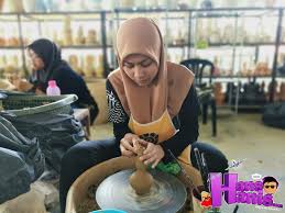 •bahagian tepi hujung kepingan tanah liat dipotong secara menyerong 45 darjah bagi tujuan penyambungan. Tempat Menarik Agro Pelancongan Di Perak Hans