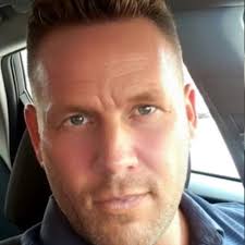 洛杉磯市長凱倫·巴斯現在聲稱人們不喜歡她,希望她辭職,因為她是黑人女性