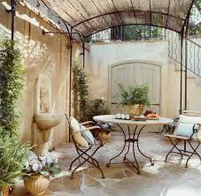 Das Haus Mediterran Dekorieren Das Aroma Des Sudens Ins Heim Bringen Terassenideen Wohnen Im Freien Franzosischer Hof
