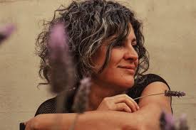 José Luis Aguirre, Juan Iñaki y Vivi Pozzebón presentan el rico presente de  la música popular