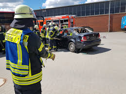 Juni, die freiwillige feuerwehr ahrensburg auf trab. Einsatzubung Technische Hilfe Freiwillige Feuerwehr Kiel Wellsee