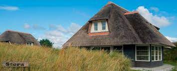 Aufgrund des gesunden reizklimas kommen nicht nur viele urlauber hierher, um eine ferienwohnung oder ein ferienhaus zu mieten, sondern auch zahlreiche erholungssuchende und kurgäste. Ein Ferienhaus An Der Nordsee Mieten Ameland Residence