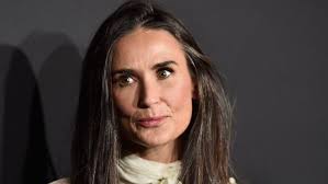 2.3m likes · 1,384 talking about this. Die Wahrheit Uber Demi Moores Ghost Erfahrung Im Wirklichen Leben News24viral