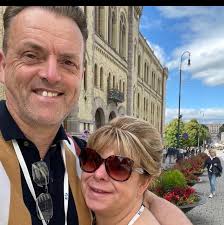 How to make a large, irregularly shaped mirror look better