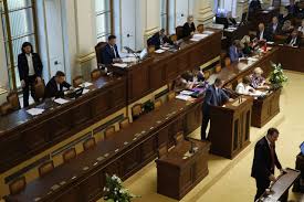 Obchody s prodejní plochou větší než 200 m2 mají zakázán prodej v tyto státní a ostatní svátky Velkoobchody Mohou Mit Na Statni Svatky Otevreno Rozhodli Poslanci Novinky Cz