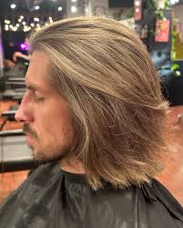 Low maintenance hair doesn't discriminate! It's for EVERYBODY! 🤘🏻 Just  ask @travis_r._mitchell ! He came in *printed pictures in hand* wanting to  overhaul his look and I said 🫡 I got you