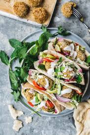 Gebackene Falafel Mit Sesam Tahin Joghurt Eat This Foodblog Vegane Rezepte Stories Rezept Falafel Falafel Rezept Rezepte