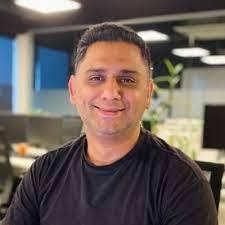 Amit Kolambekar's Instagram, Twitter & Facebook