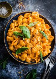 While cooking pasta in a separate pot, start a separate pan large enough to hold all pasta and sauce when the recipe is complete. Gigi Hadid Pasta Tiffin And Tea