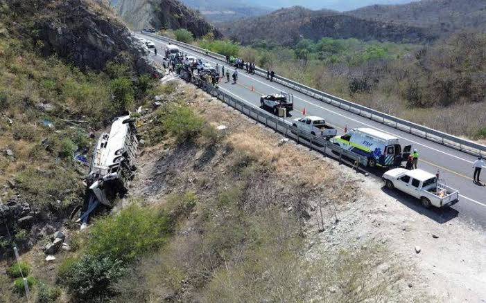 Major Multi-Vehicle Crash on Mexico–Querétaro Highway Under Investigation