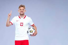 Join the discussion or compare with others! Wywiad Kamil Jozwiak Chce Wywalczyc Miejsce W Skladzie Na Euro Laczy Nas Pilka