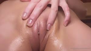 Renee Olstead Close Up Vagina Spread of the Day