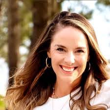 Kelly Mehta's Instagram, Twitter & Facebook