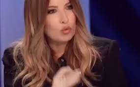 'ero domenica in, selvaggia lucarelli vittima di una dipendenza affettiva: Selvaggia Lucarelli Denuncia Una Donna Strumentalizza La Figlia Sui Social