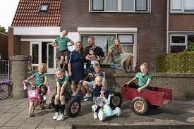 In deze docusoap staat het leven van de grote gezinnen in nederland centraal. Familie Jelies Uit Tv Programma Een Huis Vol Krijgt Nog Een Kleintje Moeder Janneke Zwanger Van Negende Kind Home Gelderlander Nl