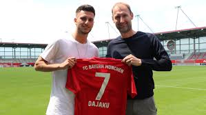 Der fc bayern erobert in stuttgart am zweiten spieltag die tabellenführung. Leon Dajaku Wechselt Zum Fc Bayern