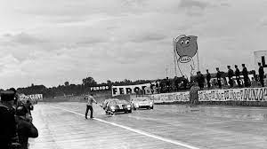 The ford gt40 mark ii that won the 1966 le mans 24 hours endurance race has been sold to enthusiast rob kauffman of rk motors charlotte. Foul Play In Ford S 1966 Le Mans 24 Hour Photo Finish Yanks At Le Mans Extract Motor Sport Magazine