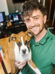 Pet boarding is leaving your pet at a professional facility meant to care  for them while you're away. Some offer short daytime care, while others  offer overnight and longer stays for traveling