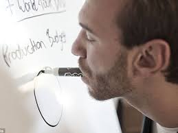 Rơi nước mắt vì nghị lực chàng trai "không tay chân"!