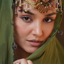 Hande Ercel fans and celebrities