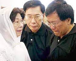 Christine koth, mpt holistic physical therapist. Dr M S Kin And Royalty Pay Their Respects The Star