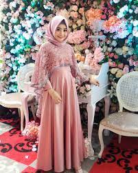 Ada cukup banyak desain baju atasan bagi pekerja kantoran. 39 Ide Kebaya Hijab Gaun Kebaya Pakaian