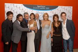 Un Posto Al Sole Anticipazioni Cast E Trama Nel 2020 Ragazza Sola Sposa Sartoria