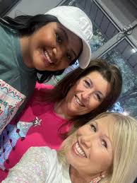 I'm OPEN 12-6 today and tomorrow at my little Covington Shop, sweet  peeps!!🤗💓🌾 I work in Mississippi all next week, so come