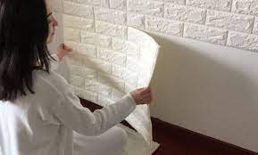 Wall foam atau wallpaper dinding 3d bata ukuran 70 x 77 cm motif timbul ini sudah ada lem nya pemasangan wall foam atau. Sangat Praktis Ini Dia 5 Cara Memasang Wallpaper Dinding Yang Sudah Ada Lemnya