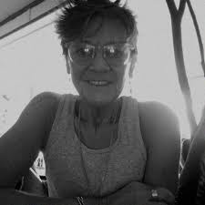 Scam posts claiming instant payment in a free furniture group