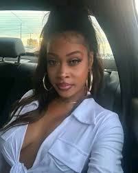 If u want to date me all u gotta do is ask.. I'll probably say no, but  still.. 🤷‍♀️