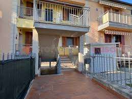 Vendita Appartamento Bovolone. Trilocale in via della sorgente, 469. Buono  stato, su più livelli, posto auto, con terrazza, riscaldamento autonomo,  rif. 119959074