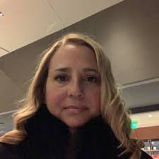 Anne Kiesling's Instagram, Twitter & Facebook